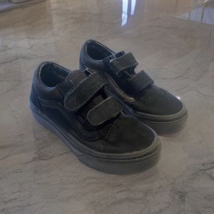 VANS Little Kids Old Skool V Low Top Black Sneaker with Velcro Straps